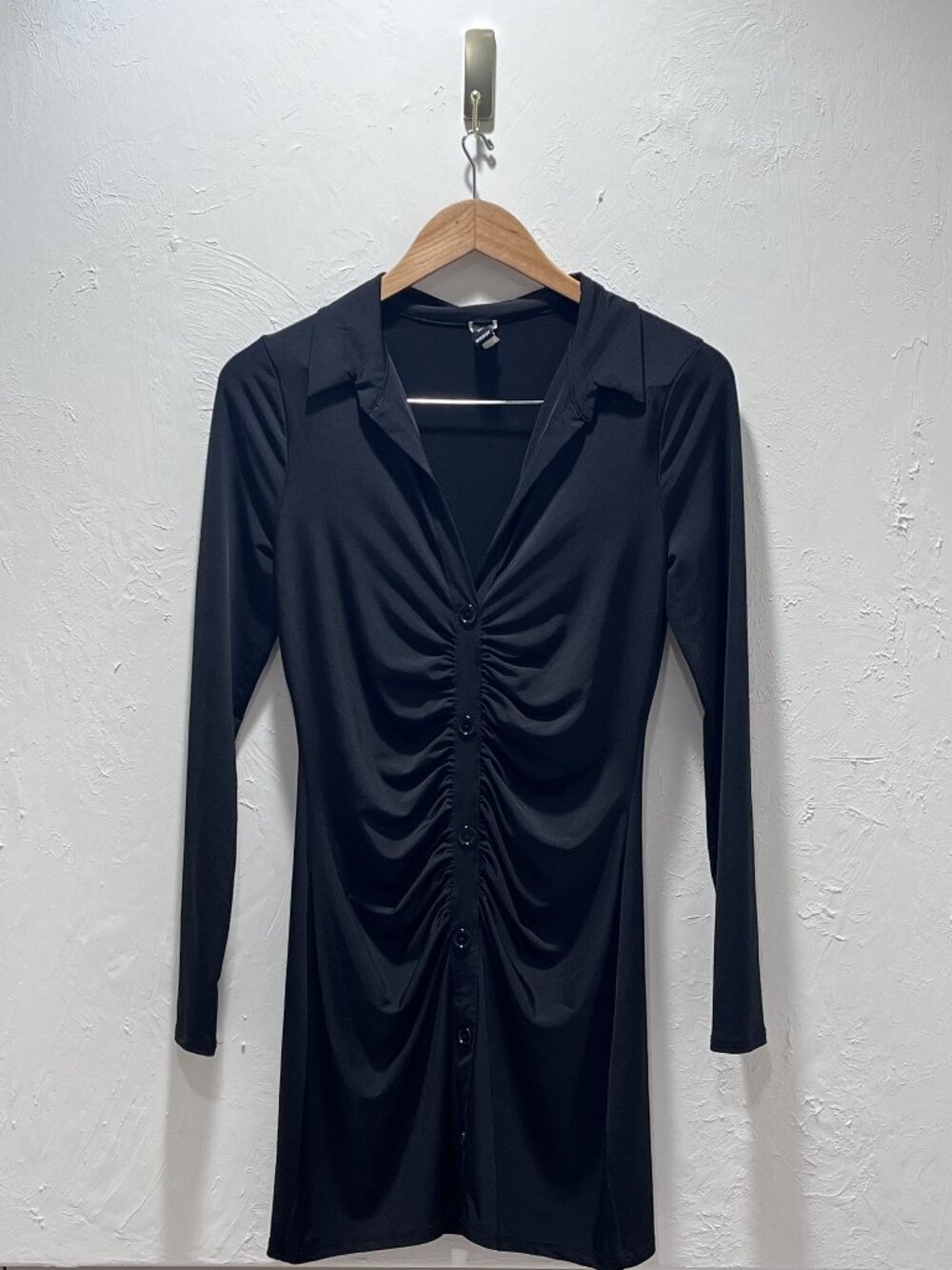 Windsor Black Ruched Button-Down Long-Sleeve Top With Collared Neckline Size S
